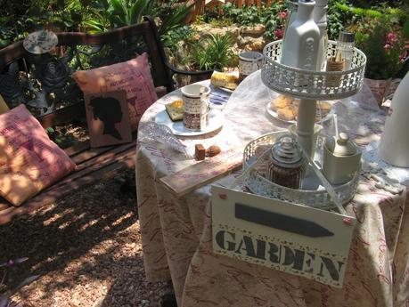 Desayuno veraniego en el jardín