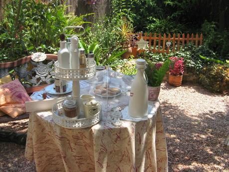 Desayuno veraniego en el jardín