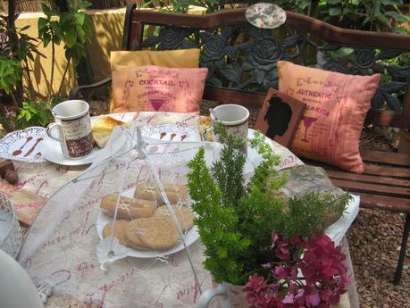Desayuno veraniego en el jardín