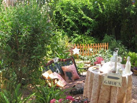 Desayuno veraniego en el jardín