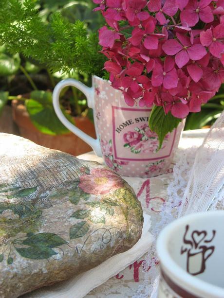 Desayuno veraniego en el jardín