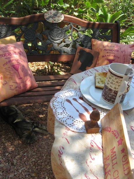 Desayuno veraniego en el jardín