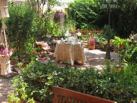 Desayuno veraniego en el jardín