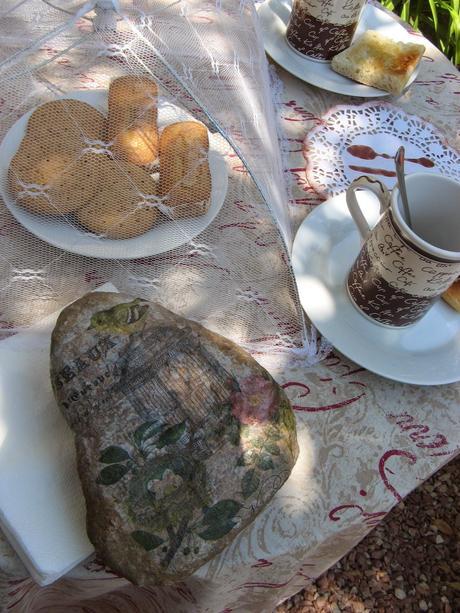 Desayuno veraniego en el jardín