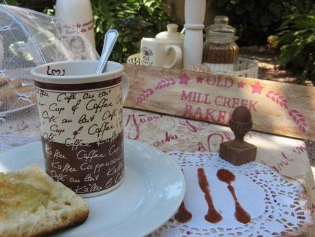 Desayuno veraniego en el jardín