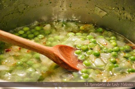 Crema templada de guisantes con lomos de merluza austral de La Sirena