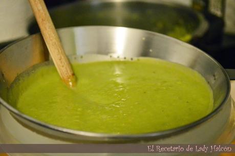 Crema templada de guisantes con lomos de merluza austral de La Sirena