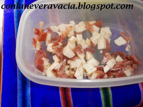 FOCCACIA CON JAMÓN SALADO Y QUESO SEMI