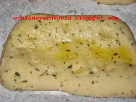 FOCCACIA CON JAMÓN SALADO Y QUESO SEMI