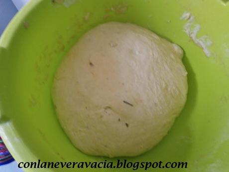 FOCCACIA CON JAMÓN SALADO Y QUESO SEMI