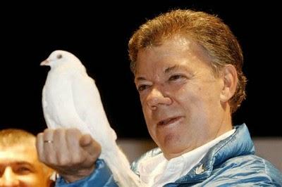 Santos ha sido reelecto y gana el proceso de paz.