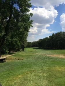 Desde el Tee del 2 se aprecia el giro a la derecha