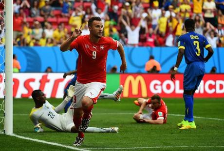 Suiza vence a Ecuador en un duro partido
