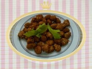 VICHYSSOISE DE COLIFLOR CON GAMBAS AROMATIZADAS CON LIMA  Y UNAS MEDITERRANEAN POP DE MAHESO