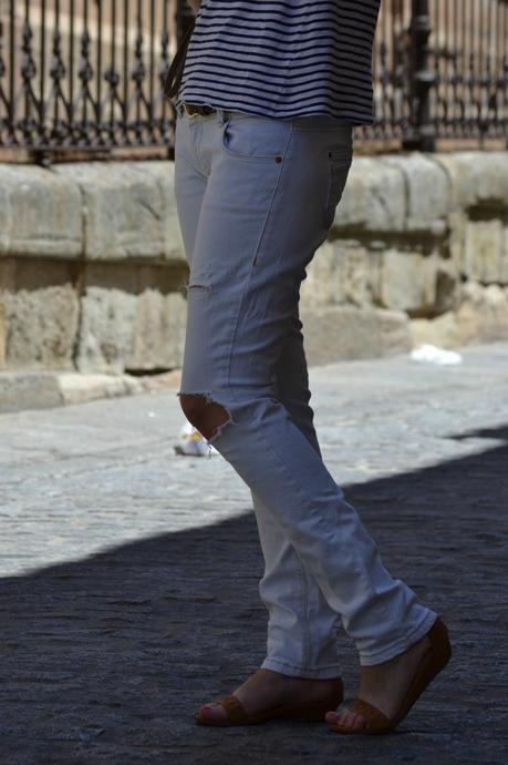 Ripped Jeans + stripes