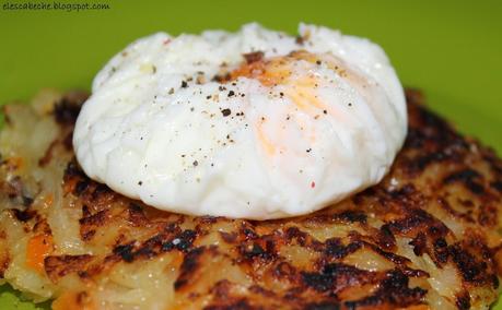 Tortitas de patata con huevo escalfado