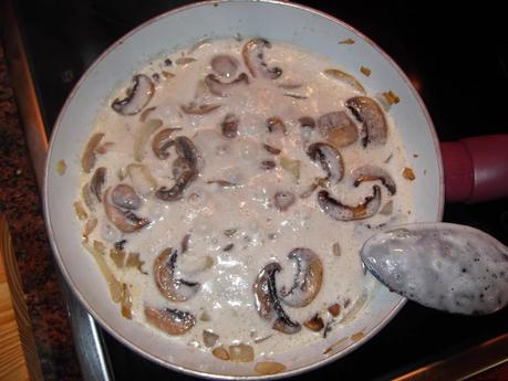 PASTA CON SALSA DE CHAMPIÑONES