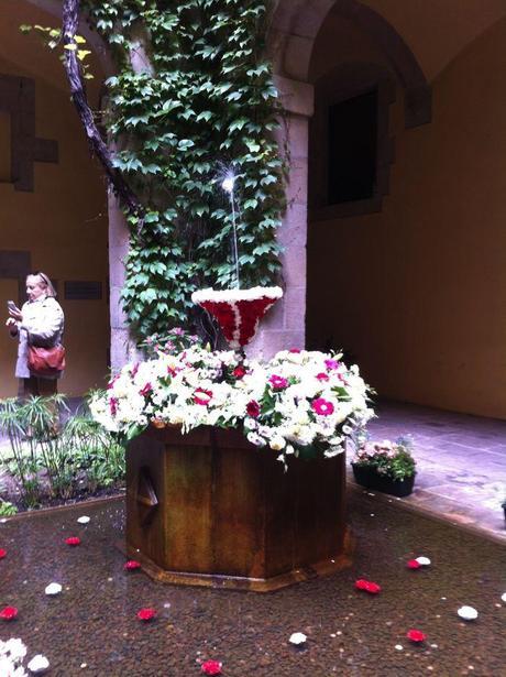 L'ou_com_balla_2014_Barcelona_Coloursa