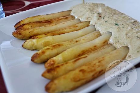 ESPARRAGOS  A LA PLANCHA CON SALSA DE NUECES