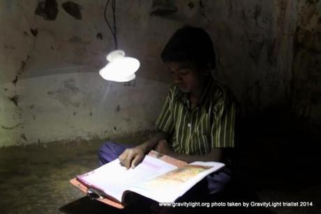 GravityLight: Iluminación doméstica renovable… por gravedad
