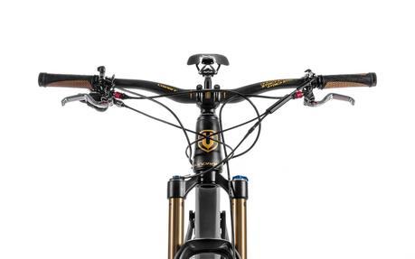 Foxy Carbon 2015, una construcción en fibra de carbono que celebra los 10 año de producción de la fabricación de Mondraker Mondraker Foxy Carbon 1.8