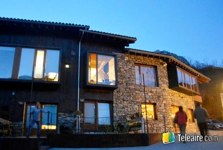 exterior de la fachada de tierra de agua en Asturias