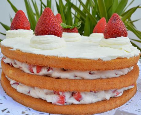 TARTA DE FRESAS Y NATA