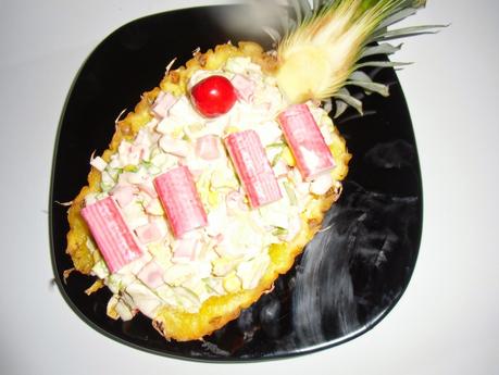 Piña rellena de marisco