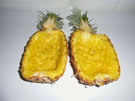 Piña rellena de marisco