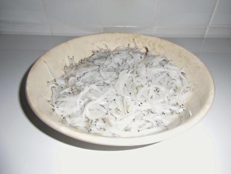 Chanquetes con huevos rotos