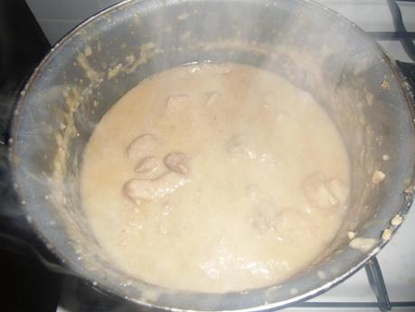 Carne en salsa de almendras