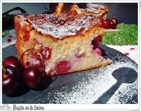 Cake de mascaporne y cerezas