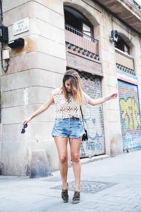 Sonar_Barcelona-Bershka-Outfit-Street_Style-Levis-Crochet-Gaimo_Espadrilles-9