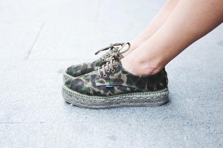 Sonar_Barcelona-Bershka-Outfit-Street_Style-Levis-Crochet-Gaimo_Espadrilles-34