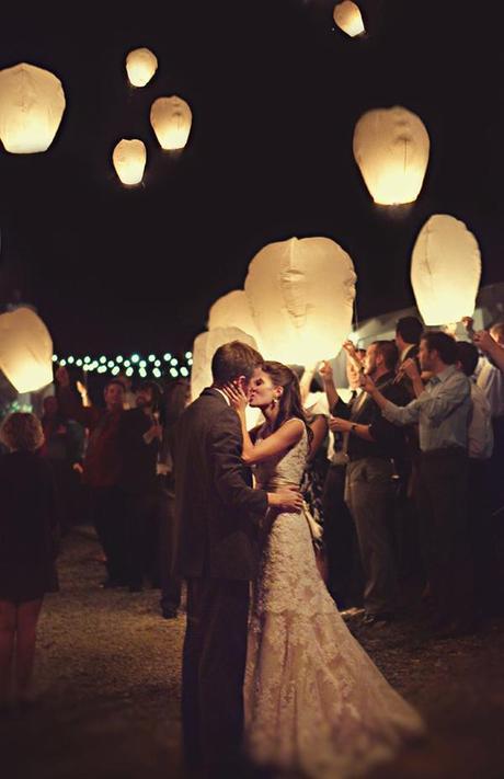 southern-weddings-sky-lanterns1