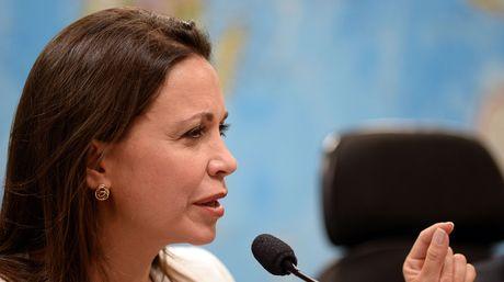 María Corina restringida para abandonar Venezuela