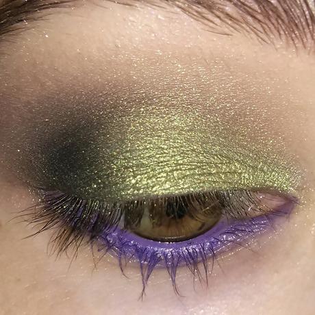 Maquillaje verde y morado Maquillaje verde y morado