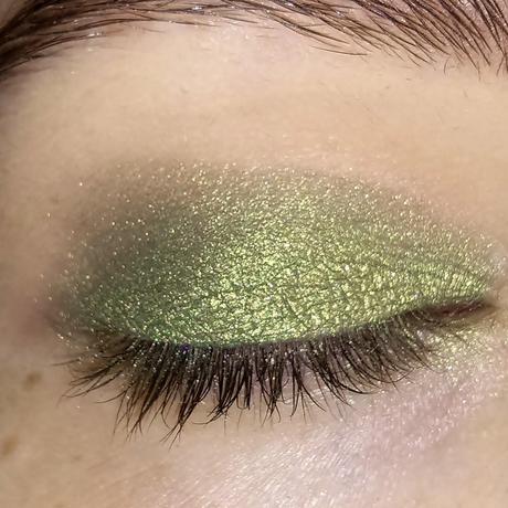 Maquillaje verde y morado Maquillaje verde y morado