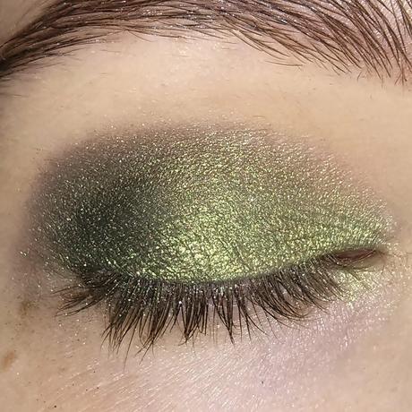 Maquillaje verde y morado Maquillaje verde y morado