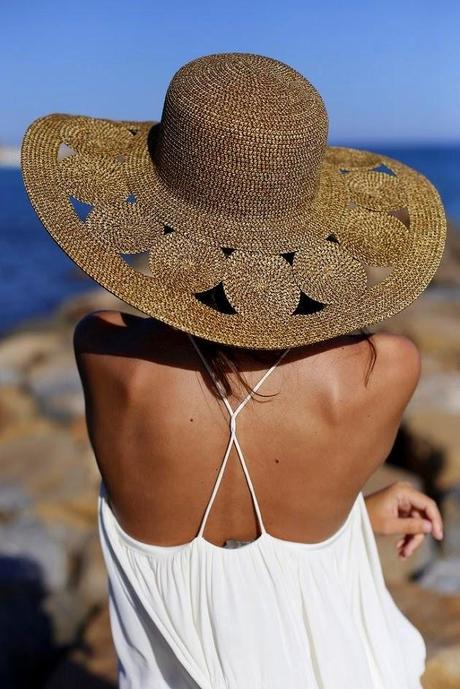 SOMBREROS DE VERANO, MAS QUE UN COMPLEMENTO DE PLAYA.-