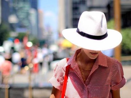 SOMBREROS DE VERANO, MAS QUE UN COMPLEMENTO DE PLAYA.-