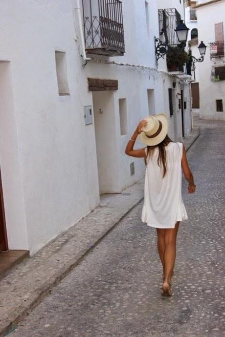 SOMBREROS DE VERANO, MAS QUE UN COMPLEMENTO DE PLAYA.-