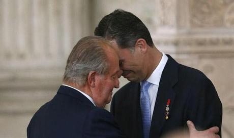 El Rey Juan Carlos desaira a Letizia