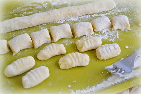Masa para ñoquis o gnocchi. Receta típica italiana, fácil, rápida, casera.