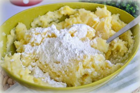 Masa para ñoquis o gnocchi. Receta típica italiana, fácil, rápida, casera.