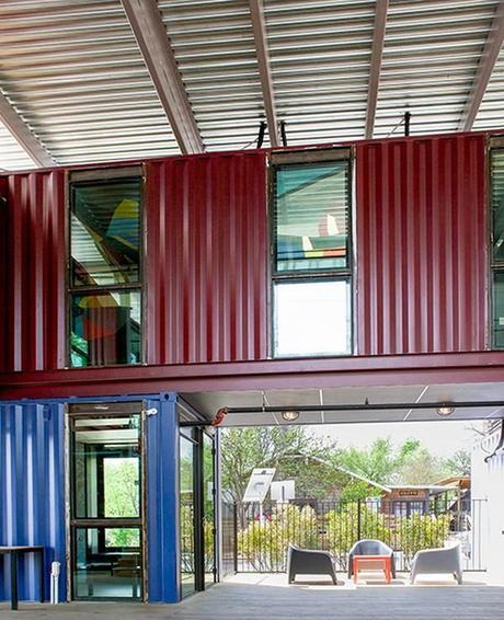 Austin Container Bar: contenedores y muebles de Ikea hacen más cool el verano en Texas. 3 austin container bar