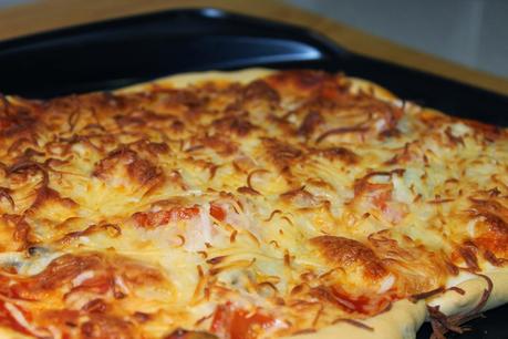 Pizza con masa de mantequilla y huevo