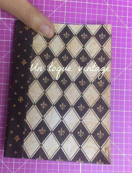 COMO HACER UNA LIBRETA CON UNA HOJA DE SCRAPBOOK