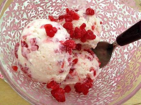 Helado fácil de yogur con frambuesas recetas postres frescos recetas fáciles postres verano recetas delikatissen recetas de helados fáciles helados de yogur caseros helados caseros faciles helado de yogur y frambuesas