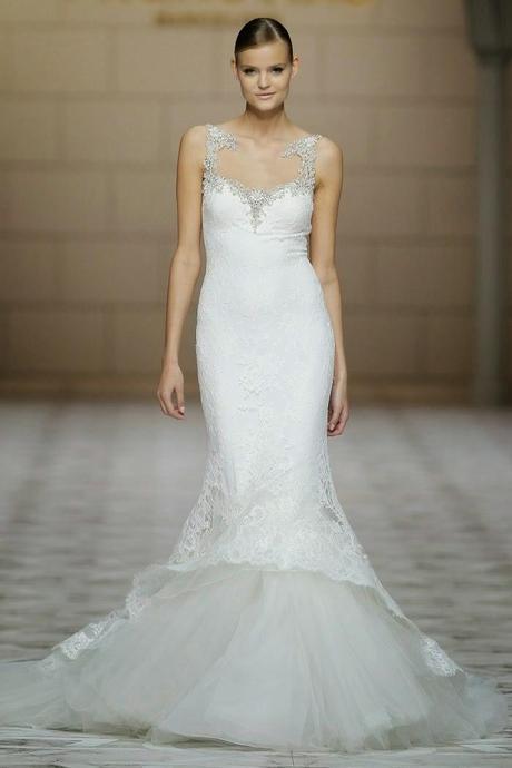 PRONOVIAS COLECCIÓN 2015 -LA FABRICA DE LOS SUEÑOS-